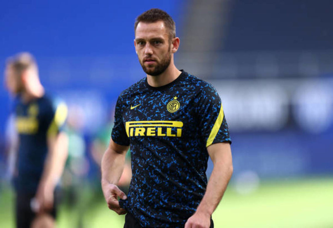 Tottenham 'in the driving seat' to sign De Vrij after £15m reveal - pundit